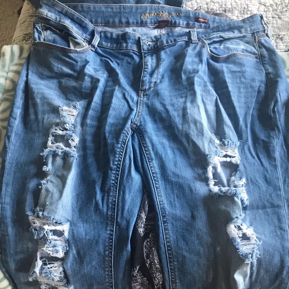 SUPER CUTE WORN ONCE... ARIZON BOYFRIEND CROPS